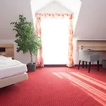 3 Linden Szálloda 3*