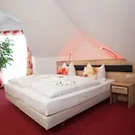 3 Linden Szálloda 3*