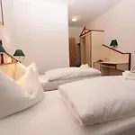 3 Linden Hotel