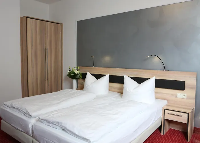 3 Linden מלון 3*