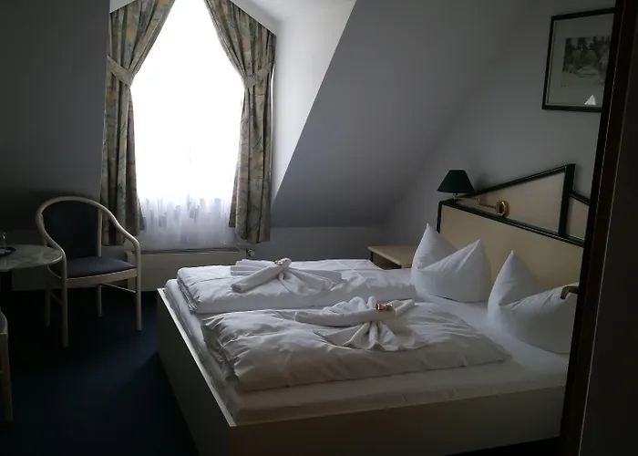 מלון 3 Linden 3*