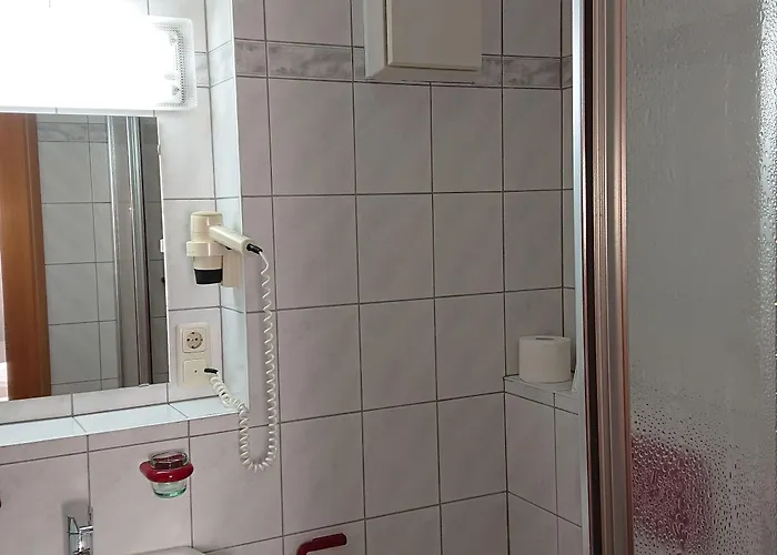 מלון 3 Linden 3*