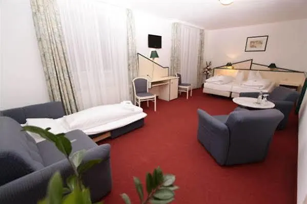 מלון 3 Linden 3*